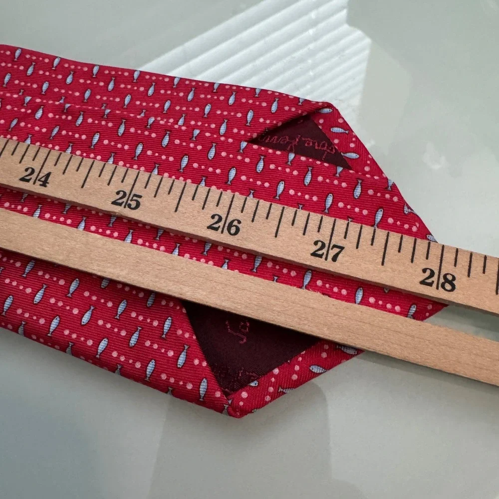 Salvatore Ferragamo Necktie Red Fish Print 100% Silk Tie Made in Italy 56x3.5